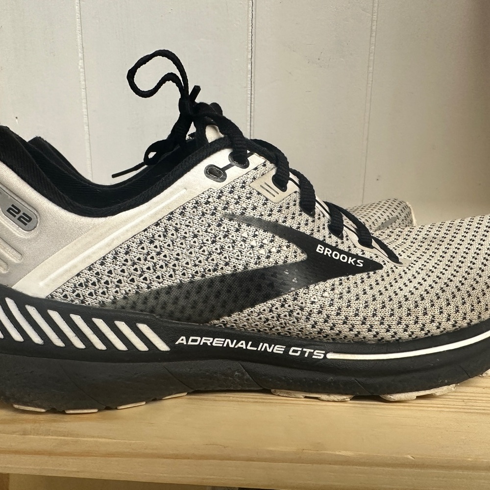 Brooks Adrenaline GTS 22 Running Shoes - Oreo/Black & White